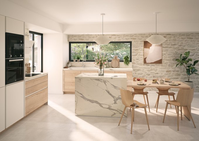 Cocina moderna y luminosa con isla de mármol, mesa de cocina de madera con sillas